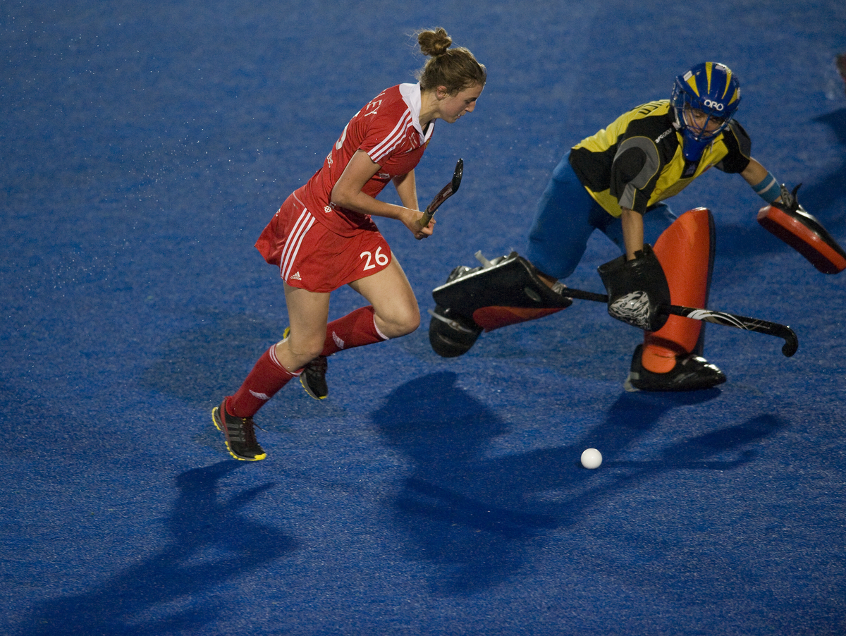 England's Lily Owsley takes onthe Italian keeper Martina Chirico during their Quarter Final atChiswick.jpg